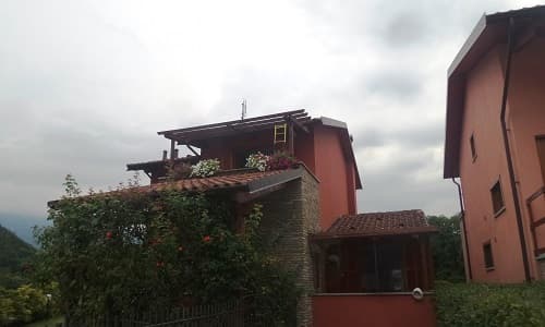 Realizzazione tettoia fotovoltaica con moduli a vista