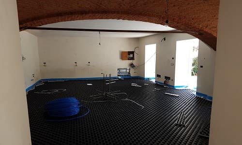 Riqualificazione di un vecchio cascinale per eliminare completamente il gas