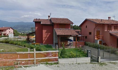 Realizzazione tettoia fotovoltaica con moduli a vista