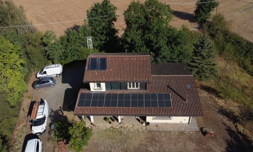 Installazione stazione di ricarica e Impianto Fotovoltaico con accumulo