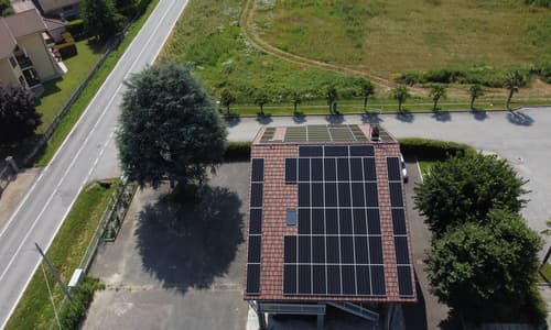 Istallazione Impianto Fotovoltaico ad alta efficienza su tetto spiovente