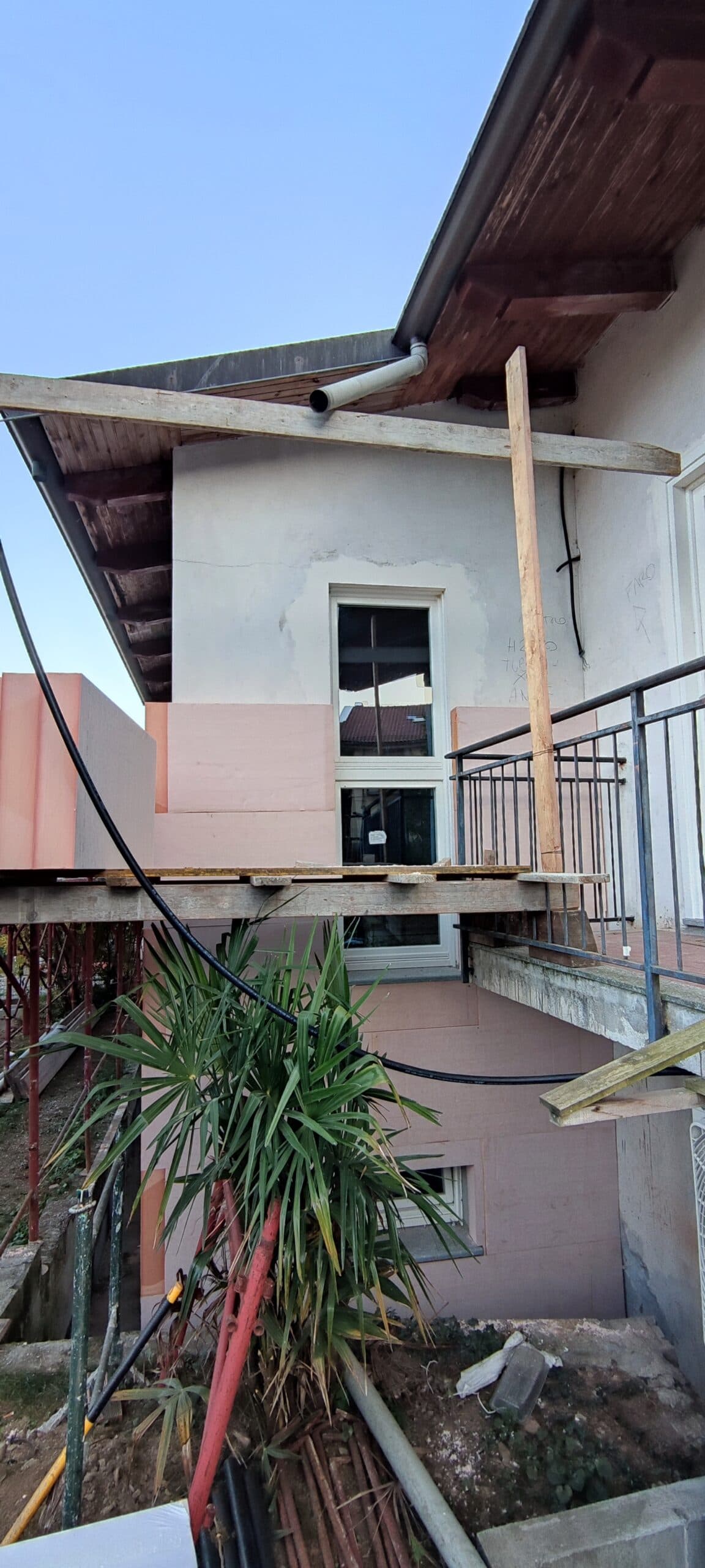 Riqualificazione di un vecchio cascinale per eliminare completamente il gas
