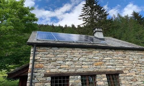 Realizzazione Impianto Fotovoltaico OFF GRID ad ISOLA su tetto in pietra