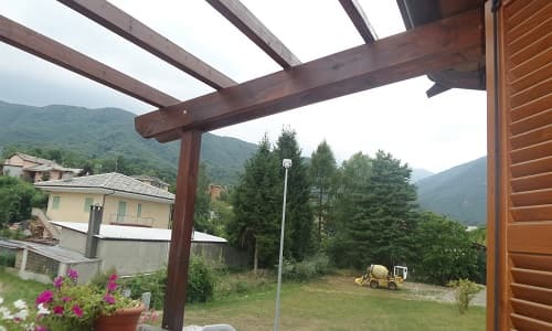 Realizzazione tettoia fotovoltaica con moduli a vista