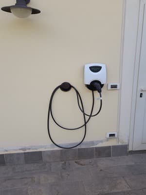 Installazione stazione di ricarica e Impianto Fotovoltaico con accumulo