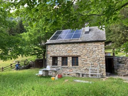 Realizzazione Impianto Fotovoltaico OFF GRID ad ISOLA su tetto in pietra