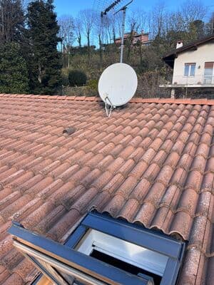 Installazione di due stringhe di pannelli fotovoltaici su tetto