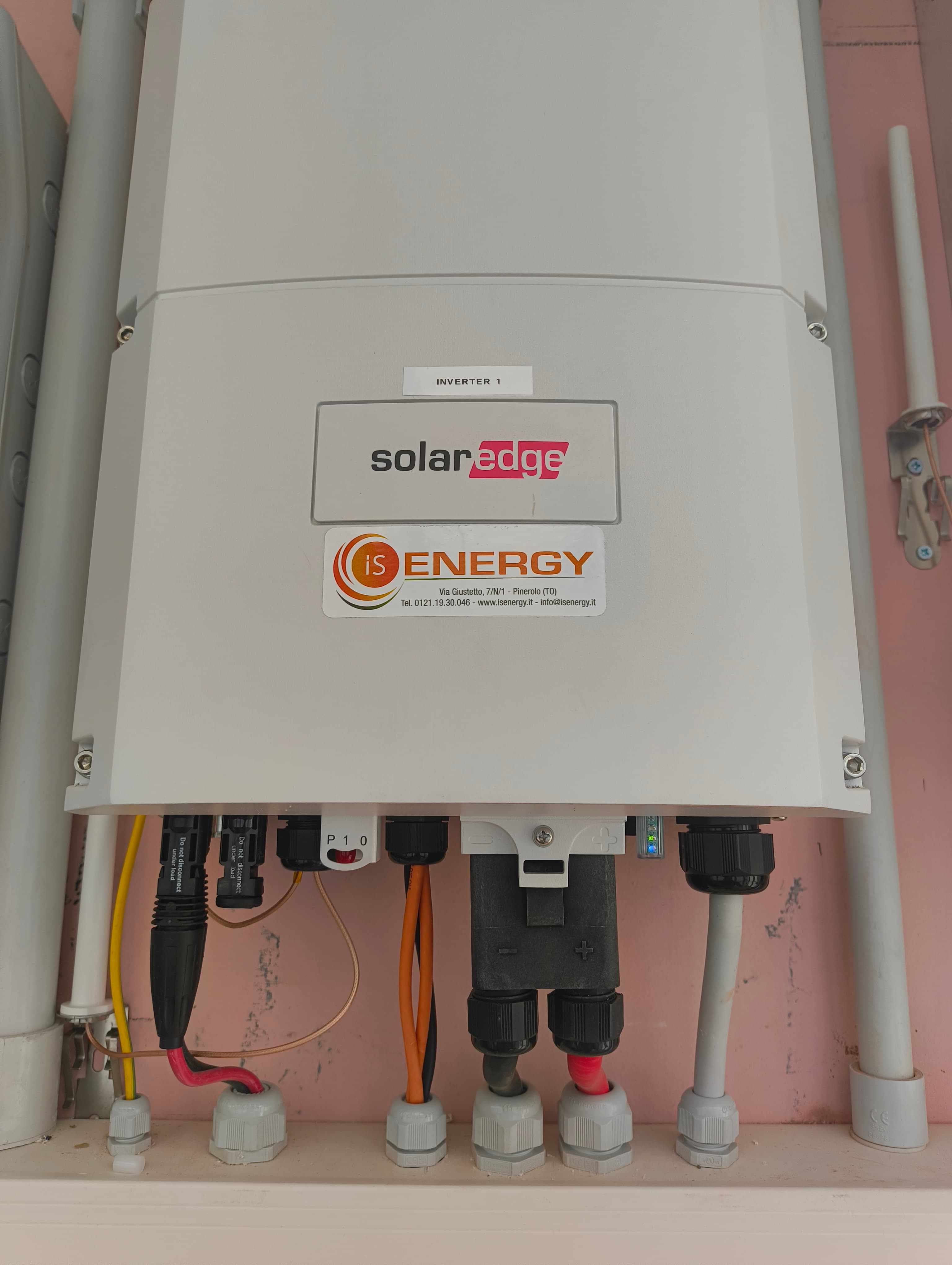 Dettaglio inverter SolarEdge dell'impianto fotovoltaico COESA