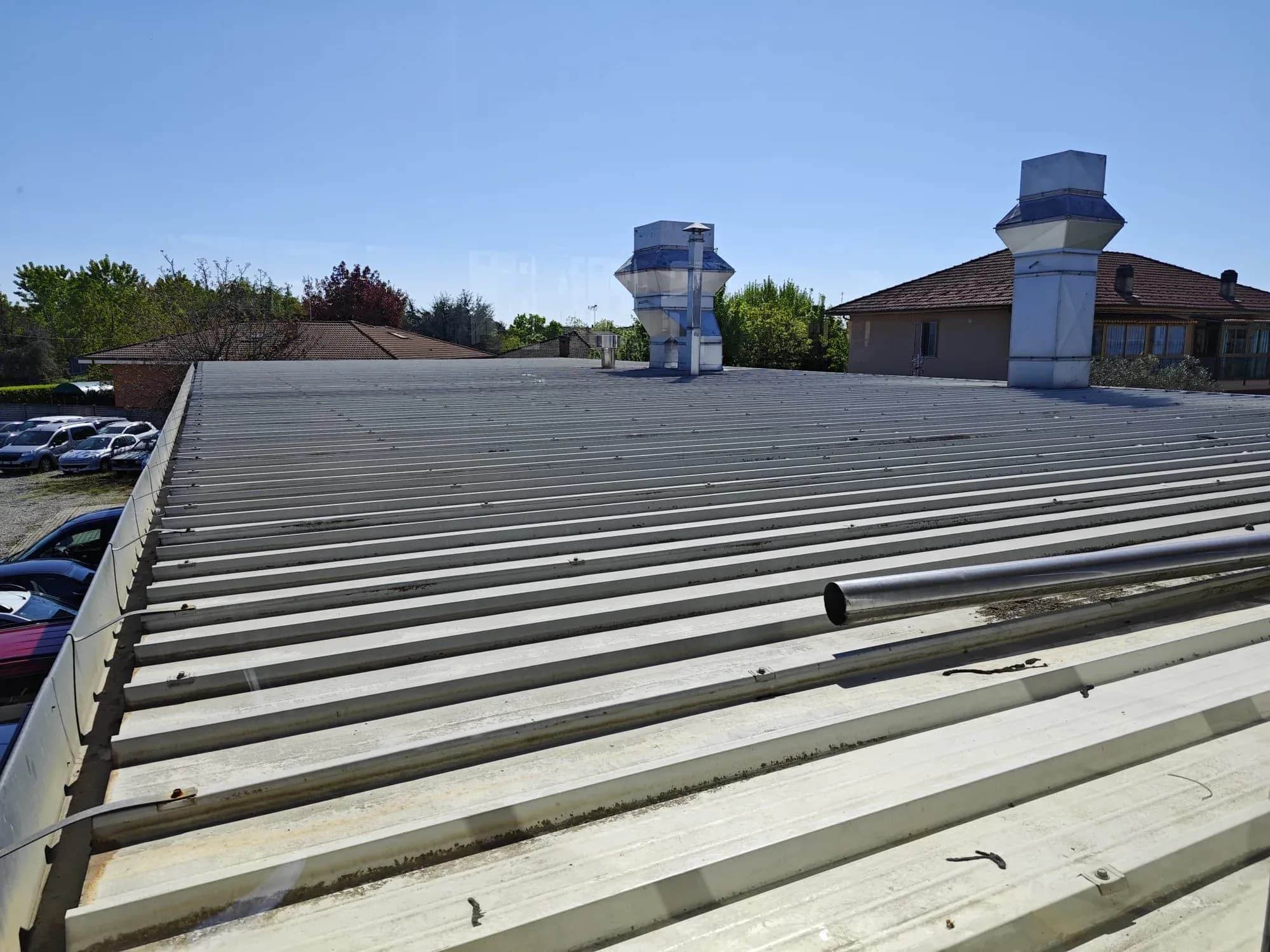 Copertura in lamiera di Ford Sara a Frossasco prima dell'installazione fotovoltaica