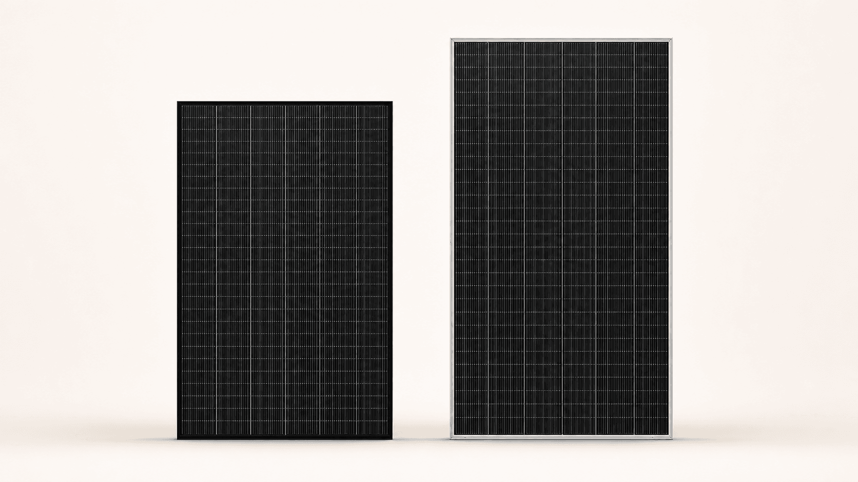 Confronto visivo tra SunPower P7-RES con cornice nera e P7-COM con cornice grigio alluminio